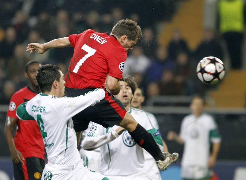Michael Owen in azione contro il Wolfsburg nel 2009 (Reuters)